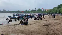 Pasca-Gempa, Pantai Pangandaran Tetap Ramai Dikunjungi Wisatawan