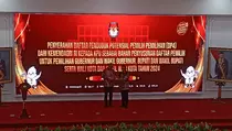 Mendagri Serahkan 207 Juta Data Penduduk Potensial Pemilih untuk Pilkada 2024