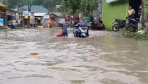 Hujan Deras, Ratusan Rumah di Samarinda Terendam Banjir 1 Meter