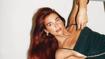 Profil Dua Lipa yang Terseret Rumor Met Gala Gal Gadot hingga Samsung