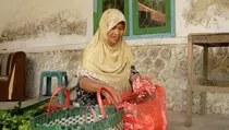 Menabung Belasan Tahun, Penjual Bunga Tabur di Lumajang Akhirnya Berangkat Haji