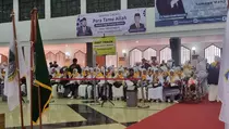 Kloter 15 Jemaah Calon Haji Asal Banten Tiba di Asrama Haji Pondok Gede
