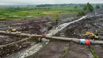 Tim SAR Masih Cari 10 Warga Tanah Datar Imbas Banjir Lahar Dingin