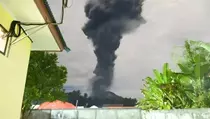 Abu Vulkanik Raksasa Setinggi 6 Km Warnai Langit Halmahera Akibat Erupsi Gunung Ibu