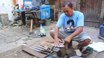 Jelang Iduladha, Jasa Asah Pisau Banjir Pesanan