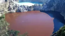 Badan Geologi Rekam Perubahan Warna Danau Kawah Gunung Kelimutu