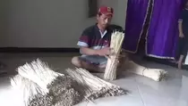 Perajin Tusuk Satai di Jombang Panen Cuan Jelang Iduladha