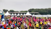 Semesta Berpesta 2024, Riuhnya Lapangan Arhanud Cirebon dengan Zumba, Karaoke hingga Konser Musik
