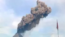 6 Orang Tewas Tertimpa Bangunan Akibat Erupsi Gunung Lewotobi Laki-laki