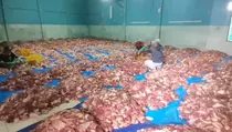 Jangan Cuci Daging Kurban yang Ditaruh di Kulkas Ya, Ini Alasannya