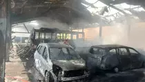 Kebakaran di Pool Bus Damri Surabaya Hanguskan 7 Kendaraan