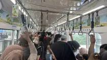 Tarif TransJakarta hingga MRT Rp1 Berlaku 22-23 Juni 2024, Penumpang Membeludak