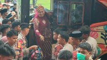 Tiba di Tanah Air, Jemaah Haji Polman Tampil Nyentrik