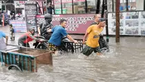 Banjir Rendam Jalan Ciledug Tangerang Menuju Joglo Jakarta Barat, Kendaraan Roda Dua Tak Bisa Melintas