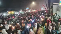 Ada Pawai Obor, Jalur Puncak Macet Total pada 2 Arah