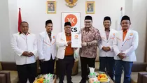 Sehari, Dhito Pramono Terima Surat Tugas Golkar dan Rekomendasi PKS