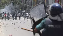 Korban Tewas Kerusuhan Bangladesh 133 Orang, Polisi Tembaki Pendemo yang Menentang Jam Malam