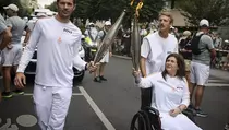 Jurnalis Foto Lebanon yang Diamputasi Akibat Serangan Israel Bawa Obor Olimpiade Paris