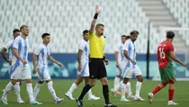 Sepak Bola Olimpiade Paris: Argentina Kalah dari Maroko, Suporter Masuk Lapangan