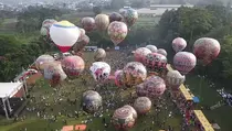 Atraksi 36 Balon Udara Jumbo Hiasi Langit Wonosobo