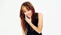 Miley Cyrus Terharu Saat Dianugerahi Gelar Legenda Disney Termuda
