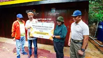 United Tractors Berikan Bantuan Seawater Reverse Osmosis, Pendidikan, dan Kesehatan di Papua Barat