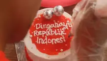 HUT Ke-79 RI, Kue Motif Merah Putih di Parepare Laris Manis