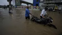 Banjir Bandang di Gujarat India Tewaskan 28 Orang