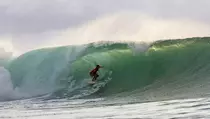 Noa Deane dan Moana Jones Wong Menangi Rip Curl Cup di Pantai Padang Padang