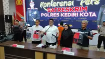 Terekam CCTV, Kawanan Perampok Bersajam yang Satroni 2 Minimarket Ditangkap Polres Kediri