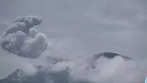 Erupsi, Gunung Ibu Lontarkan Abu Setinggi 700 Meter