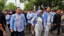 Pengundian Nomor Urut, Paslon Eti-Suhendrik Longmarch Menuju Kantor KPU Kota Cirebon