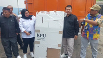 4.164 Kotak Suara Pilkada 2024 Tiba di Gudang Logistik KPU Jaktim