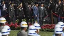 Jokowi dan Prabowo Kompak Naik Mobil Kepresidenan RI 1 Saat Pelantikan Anggota DPR