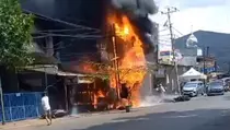 Api dari Pom Mini Menghanguskan Toko dan Bengkel di Makassar, Motor Turut Ludes Terbakar