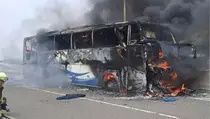 Bus Pariwisata Bawa Rombongan Anak TK Terbakar di Tol Becakayu