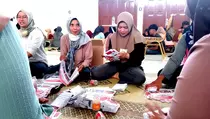 KPU Boyolali Libatkan Mak-mak untuk Sortir dan Lipat Surat Suara Pilgub Jateng