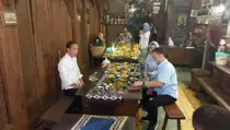 Bertemu Paslon Respati-Astrid, Jokowi Traktir Wedang Jahe dan Teh Mondo