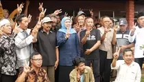 Sambangi Masyarakat Hindu Lereng Semeru, Khofifah Dapat Curhatan Ini