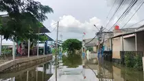 Banjir Masih Rendam Ratusan Rumah di Garden City Tangerang hingga Minggu Sore