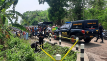 Granat Nanas Ditemukan di Bantaran Sungai Desa Kregenan Probolinggo