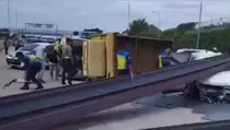 2 Orang Dilarikan ke RS dalam Kecelakaan Maut Tol Andara