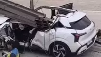 Kronologi Mitsubishi XForce Remuk Dihantam Besi pada Kecelakaan di Tol Andara
