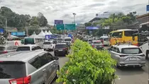 Urai Kemacetan Libur Panjang, Jalur Puncak Diberlakukan Satu Arah
