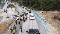 Jalan Nasional Riau-Sumbar Mulai Dibuka Jelang Nataru setelah Diterjang Longsor
