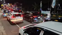 57.000 Kendaraan Lintasi Jalur Puncak Bogor, Kepadatan Terjadi di Megamendung hingga Gadog