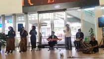 Sambut Pemudik Libur Nataru, Kementerian Kebudayaan Gelar Pentas Musik Tradisional di Stasiun Gambir
