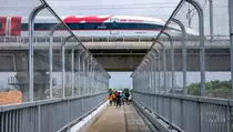 Jelang Lebaran, KCIC Minta Warga Tak Main Layang-layang di Sekitar Jalur Kereta Whoosh