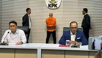 KPK Tahan Eks Dirut PT Taspen Antonius Kosasih Atas Dugaan Korupsi Investasi Rp 1 Triliun