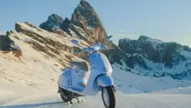 Sambut Tahun Ular, Vespa 946 Snake Diluncurkan Hanya 888 Unit